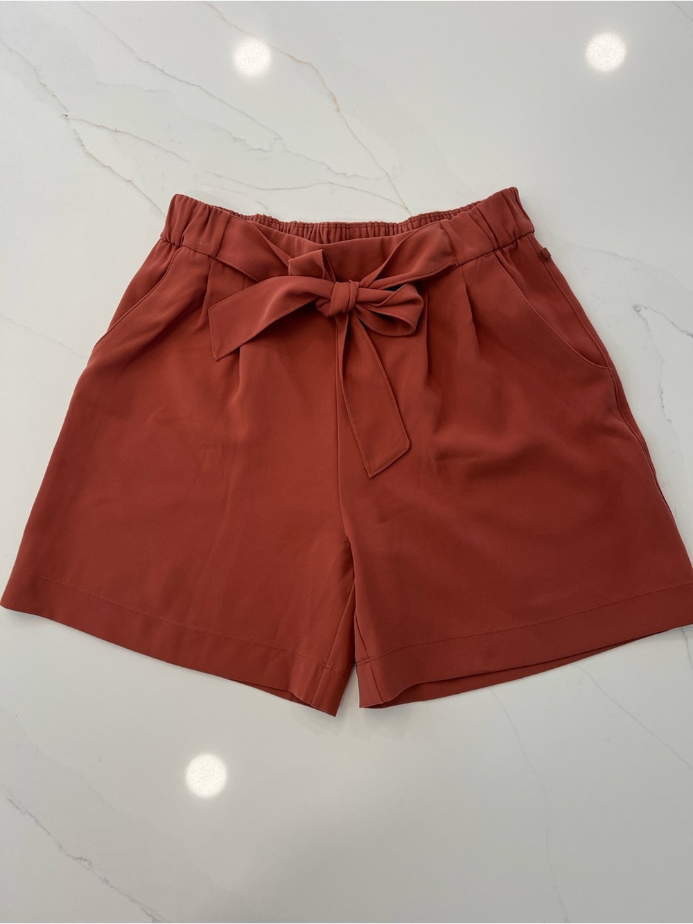 Lululemon Noir Short 5.5”— Rustic Clay Tie Waist, size 8